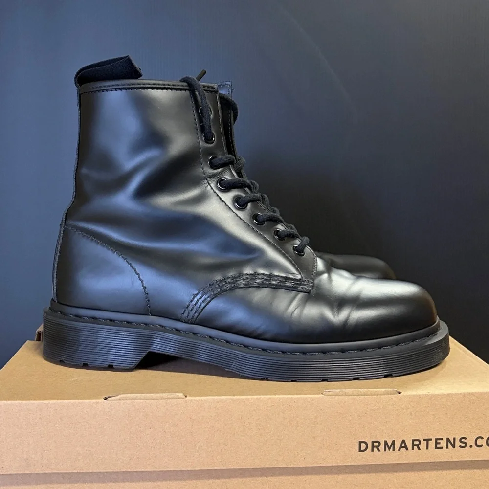 Dr. Martens 1460 Mono Black Leather Lace-Up Combat Boots US Men’s 9 Women’s 10
